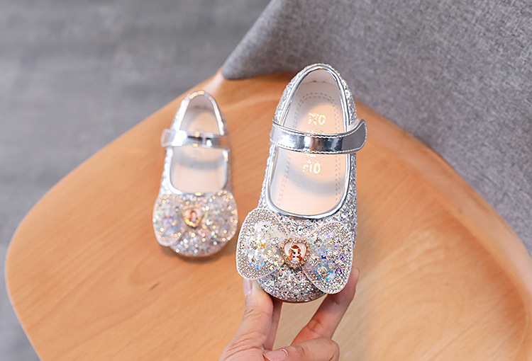 2024 frühjahr Neue Mädchen Mode Wasser Ziegel Cartoon Prinzessin Schuhe Koreanische Version Kleines Mädchen Pailletten Leder Schuhe Weichen Boden Baby Schuhe_voghion.com