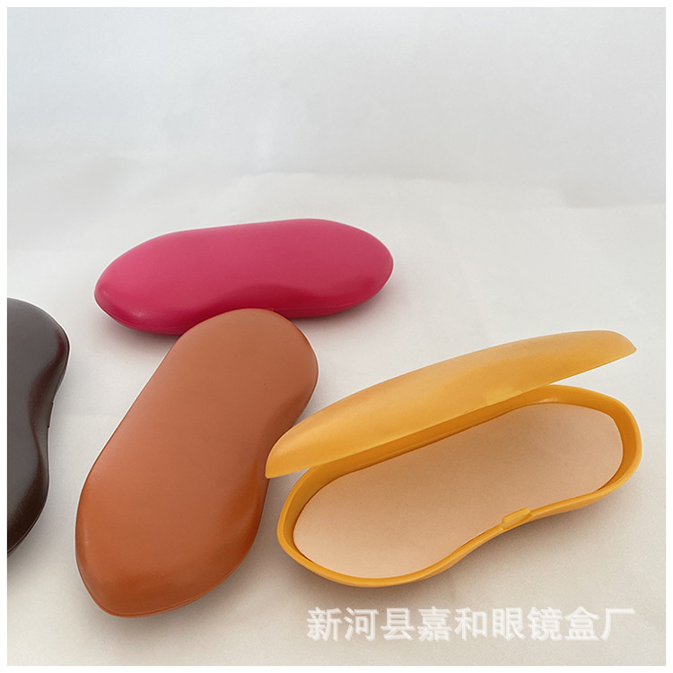 Find a Factory for Children's Glasses Cases Made of Abs Plastic, Which Is Hard, Pressure-Resistant, Portable, and Can Be Customized with a Logo for Sunglasses