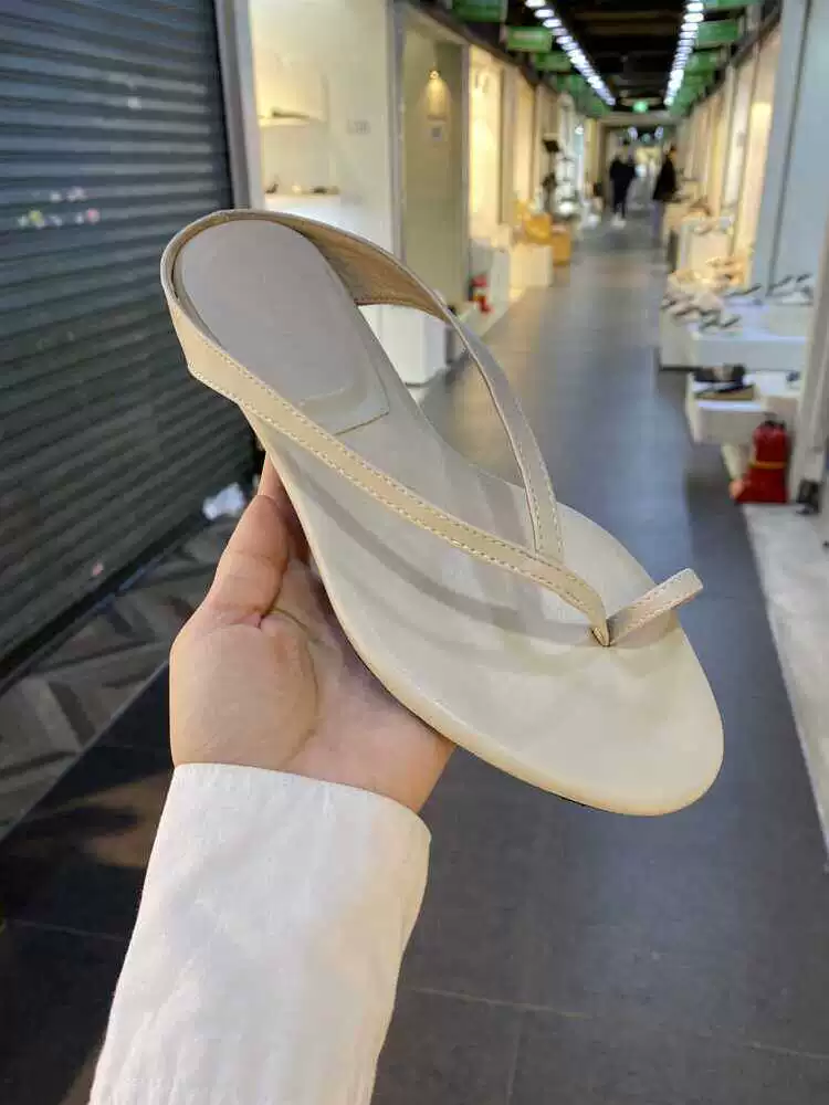 2026 новая pointed toe шлепанцы женские летние верхняя одежда кожа толстой подошвой ленивые сандалии