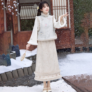 Bushang Cheongsam Winter New Embroidered Leather Velvet Long Cheongsam Improved Young Style Retro Republic of China Style Girl Cheongsam
