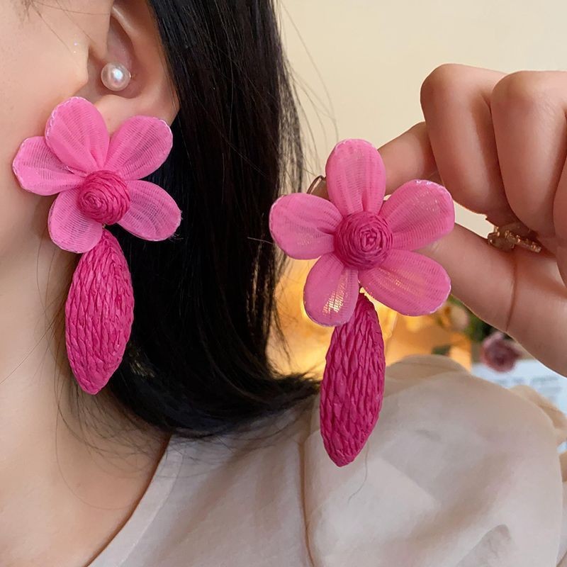 Aguja de plata flor rosa borla estilo vacaciones pendientes verano dulces y exquisitos pendientes pequeños pendientes de diseño fresco mujeres