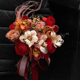 手捧花新娘结婚红色玫瑰新款森系婚礼花拍照道具领证捧花球