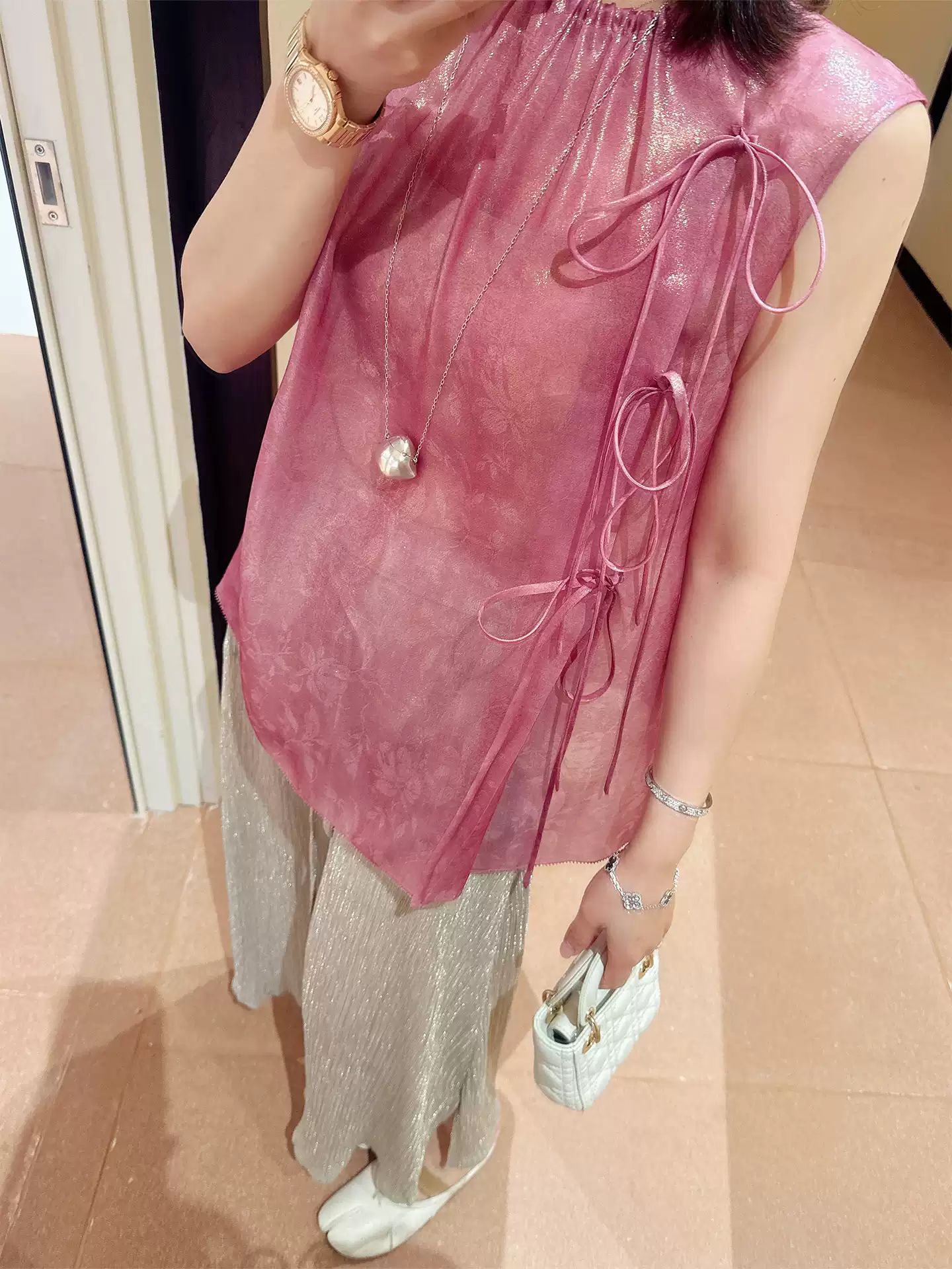 Áo hai dây nữ satin phối dây cột cạnh sườn, cổ tròn thiết kế mùa hè — Xanh lam mờ ngọc trai, Champagne ngọc trai, Đỏ mâm xôi ngọc trai chi tiết 2
