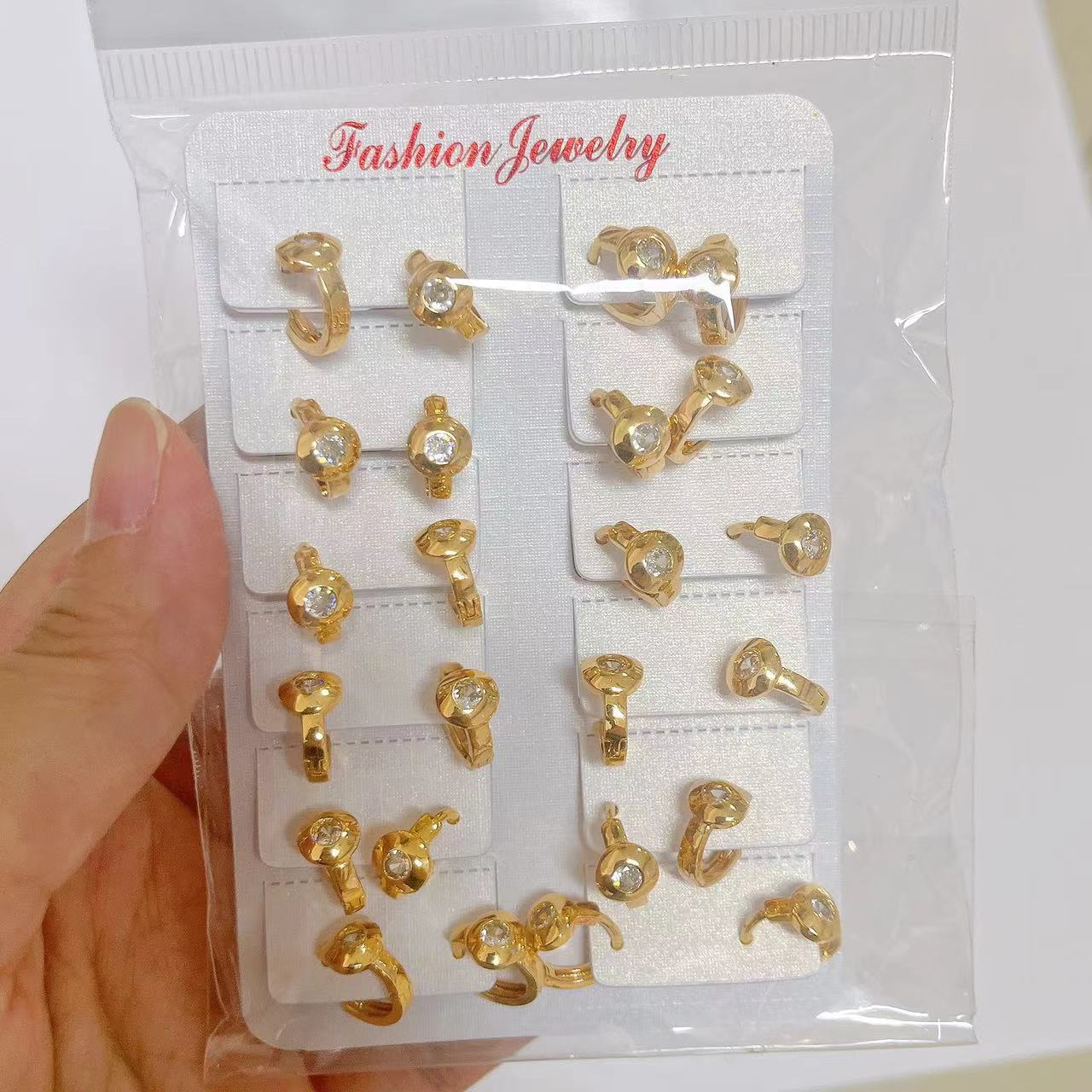 pendientes transfronterizos aretes de diamantes redondos de diamantes de lujo ligero para mujeres aretes de aretes de zircón aretes de aretes
