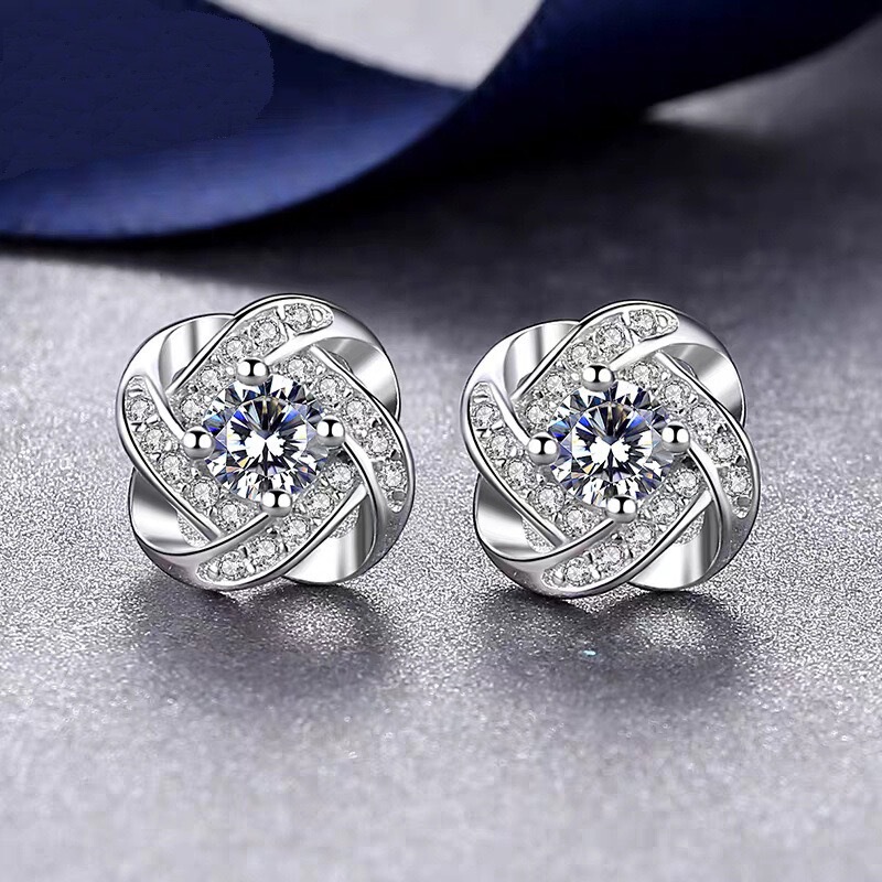 European and American style rotating earrings with zirconia petals, distinctive light luxury round earrings, sparkling rhinestones, elegant and versatile, simple design European and American style rotating earrings with zirconia petals, distinctive light luxury round earrings, sparkling rhinestones, elegant and versatile, simple design