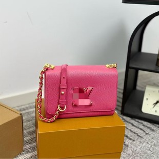 �¿�羳V���H��ˮ���y���{��朗l���ٴ�r�ж��ɫ�μ�б��Ů��
