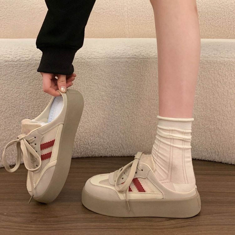 Zapatos de entrenamiento de la mitad de la parte gruesa de las mujeres verano de 2026 nuevos zapatos blancos casuales sin tacones