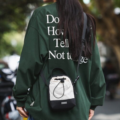Portable and Versatile Outdoor Crossbody Bag with Phone Pocket, Fashionable New Rope Drawstring Shoulder Bag for Men and Women, Smart Couples' Choice