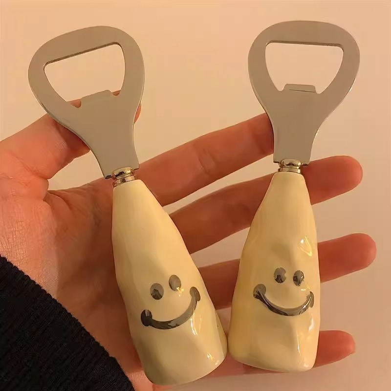 (2개) INS SMILEY FACE 고 가치 맥주 병따개 귀여운 와인 병 스크루 드라이버 홈 병따개 휴대용 스크류 캡 ZHAO ZHIWU