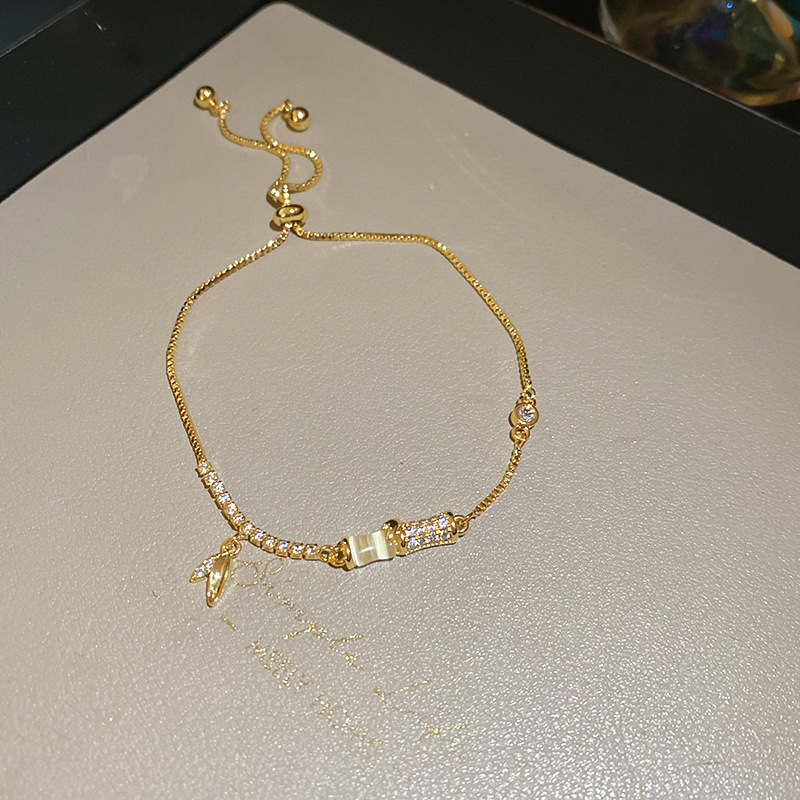 Pulsera de flores de metal transfronteriza europea y americana, nicho femenino, sentido de alta gama, pulsera simple y versátil, accesorios de joyería de lujo ligeros de moda