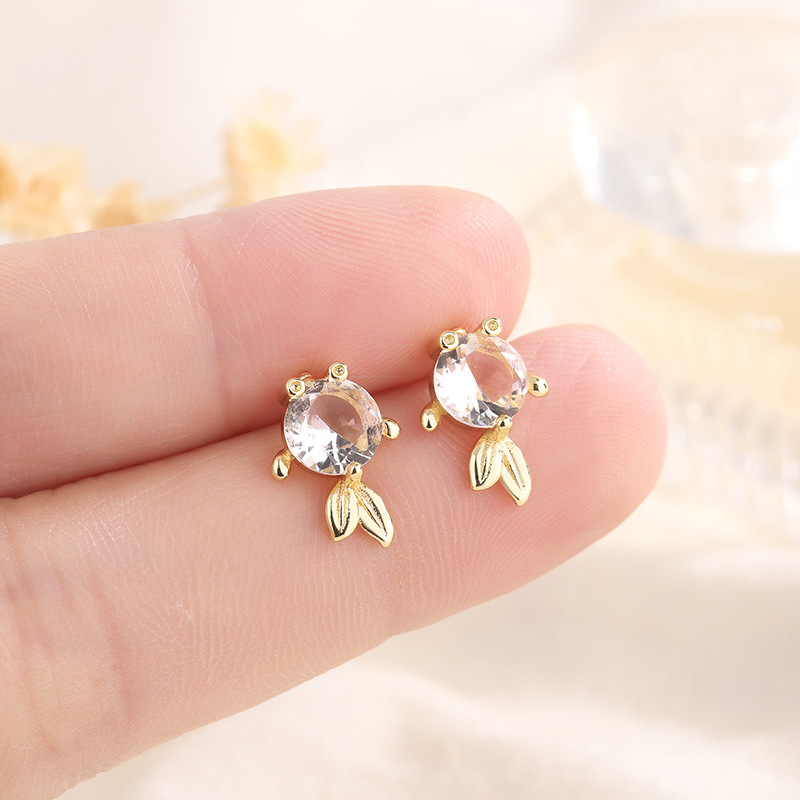 Fashion Fish Copper Inlay Zircon Ear Studs 1 Pair display picture 1