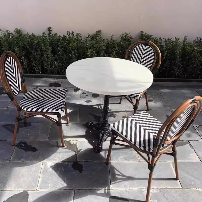 Tablero de roca al aire libre mesa de comedor de mármol Café francés Restaurante occidental Tienda de té con leche B & B Combinación de mesa y silla de ratán retro