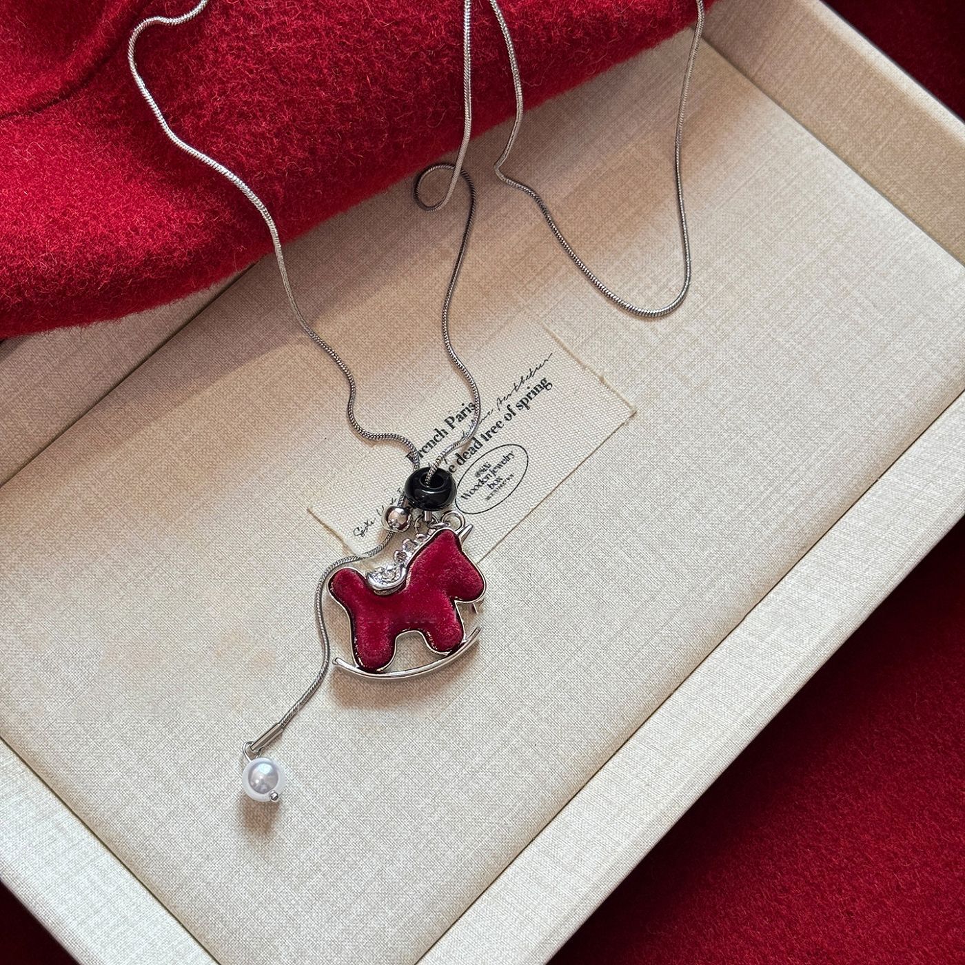 Oro verdadero eléctrico galvanis colgante de piedra pony pendientes collar ligero lujo nicho universal conjunto temperamento alta sensación de joyería mujer