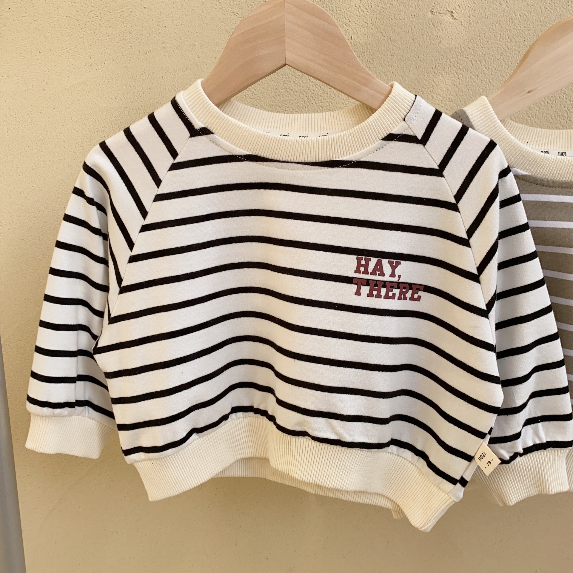 2023 primavera nuevo estilo coreano ropa infantil suéter a rayas para niños hombres y mujeres bebé Jersey primavera manga larga Camiseta