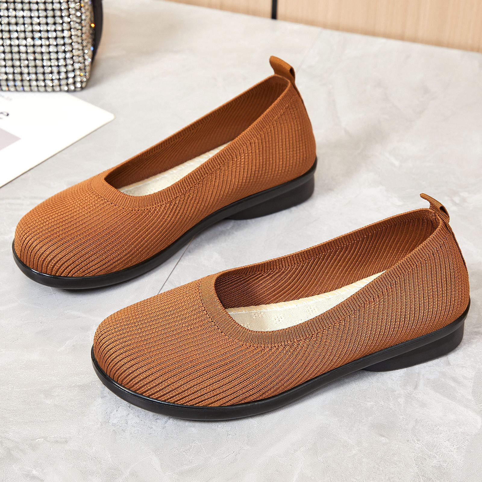 Zapatos de mujer verano nuevos zapatos de madre transpirables moda todo fósforo suela suave zapatos de tela viejos de Beijing zapatos casuales de malla de un pie