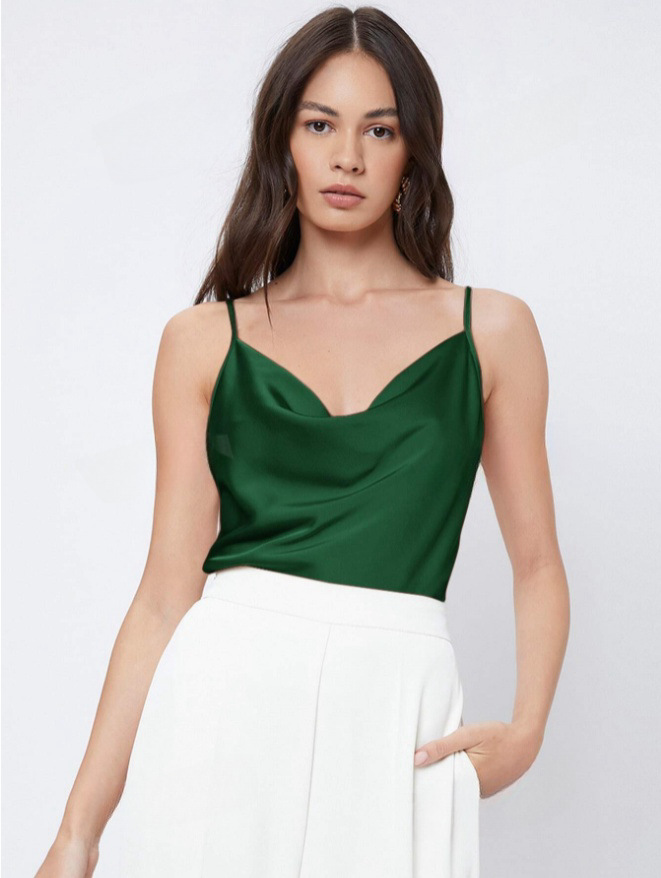 Camisola de satén de seda de imitación en el interior del traje