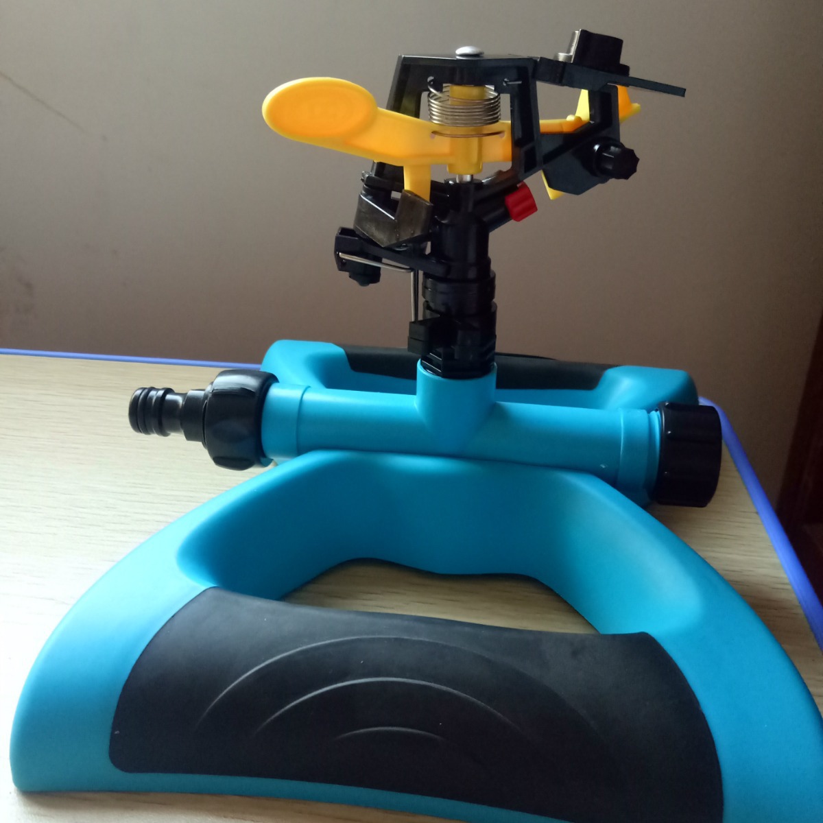 厂家供应可串联式洒水器 塑料脉冲式洒水器 蝴蝶型底座洒水器