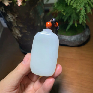 Hetian jade Russian material suet jade is safe and sound brand, white and delicate, condensed and moist like fat, brand type is simple and generous