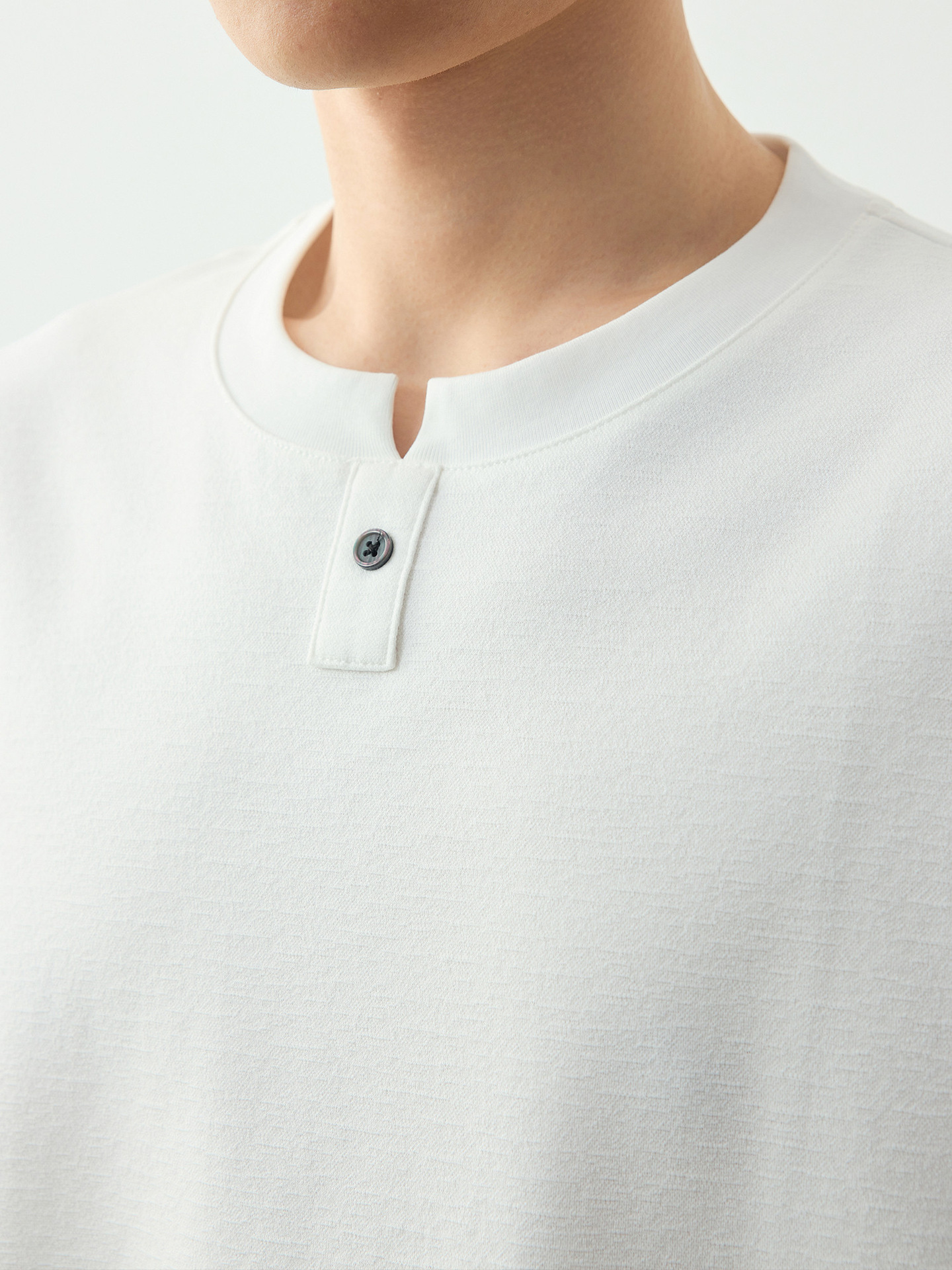 Áo thun nam ngắn tay cổ tròn chất liệu cotton pha, kiểu dáng cơ bản — đen