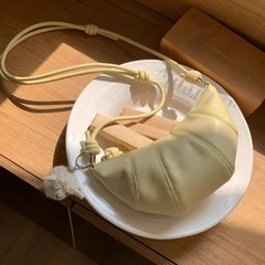 2025爆発の超火の黄色の牛の角の包みの女性の新型の軽くて豪華な大衆の高級感のシングル肩はギョーザの包みを斜めに掛けます。