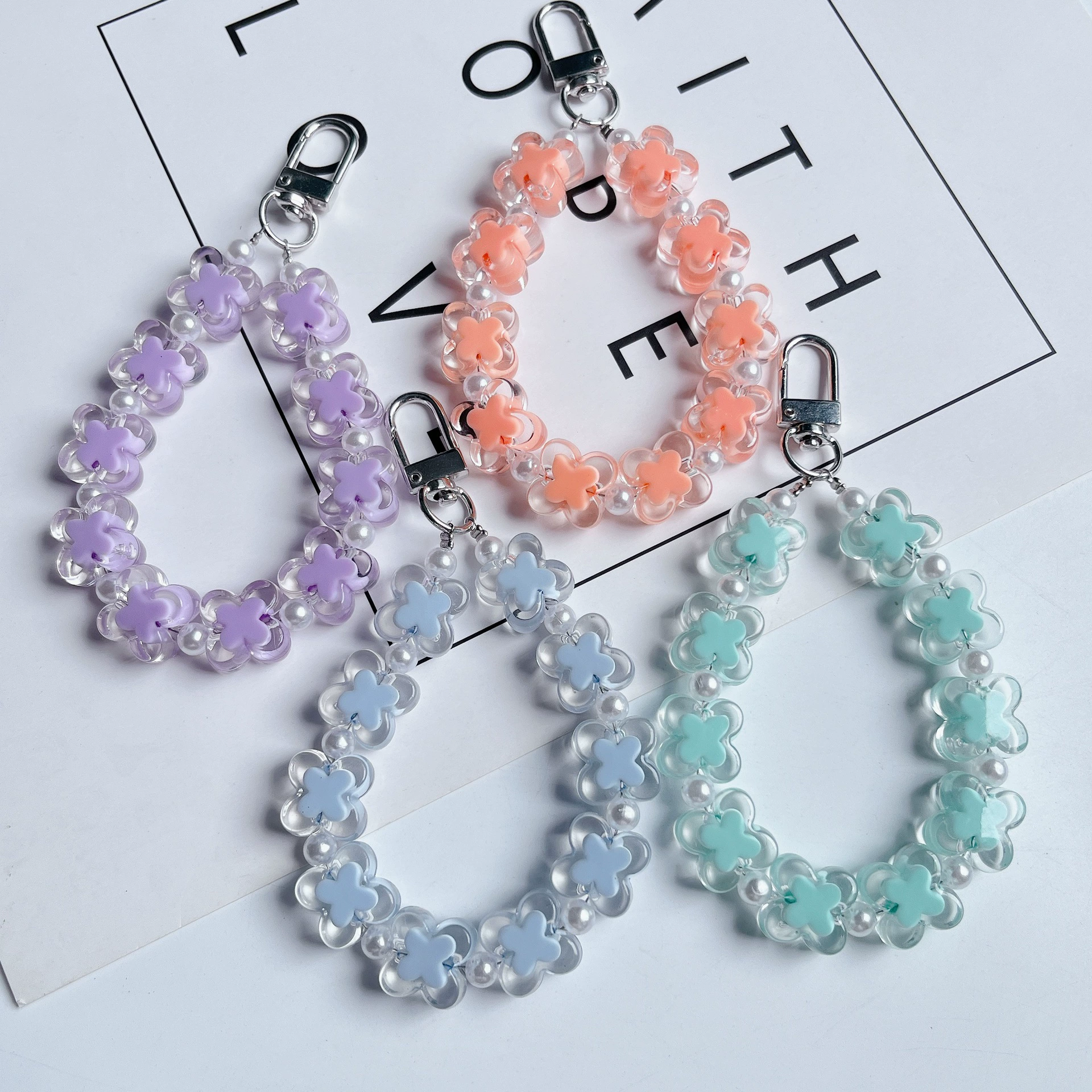 Аcrylic beaded bracelet handmade, beads, accessory, accessories, headphones, keychain, four-leaf clover, DIY