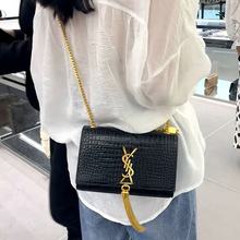 新款跨境潮流百搭真皮小方包 单肩斜挎女包 鳄鱼纹链条流苏信封包