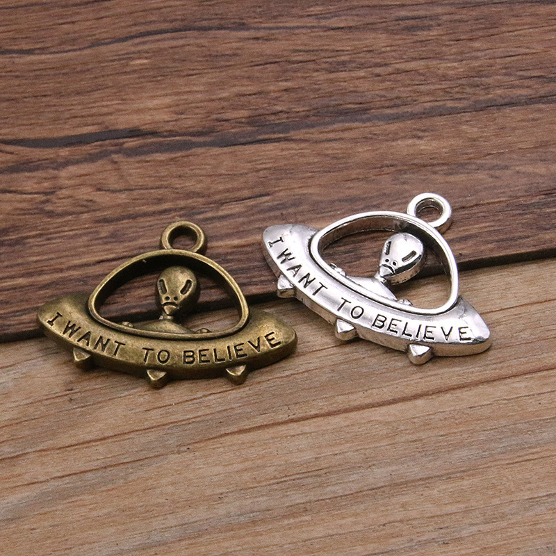 2 Color DIY alloy jewelry accessories alien robot UFO small pendant 23*31mm vintage pendant bracelet