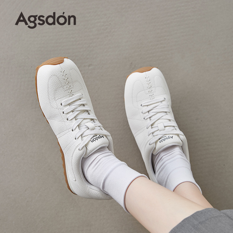 Zapatos de entrenamiento blanco de mujeres 2025 nuevo otoño enorme hermoso con una base suave plana Agan zapatos blancos casuales