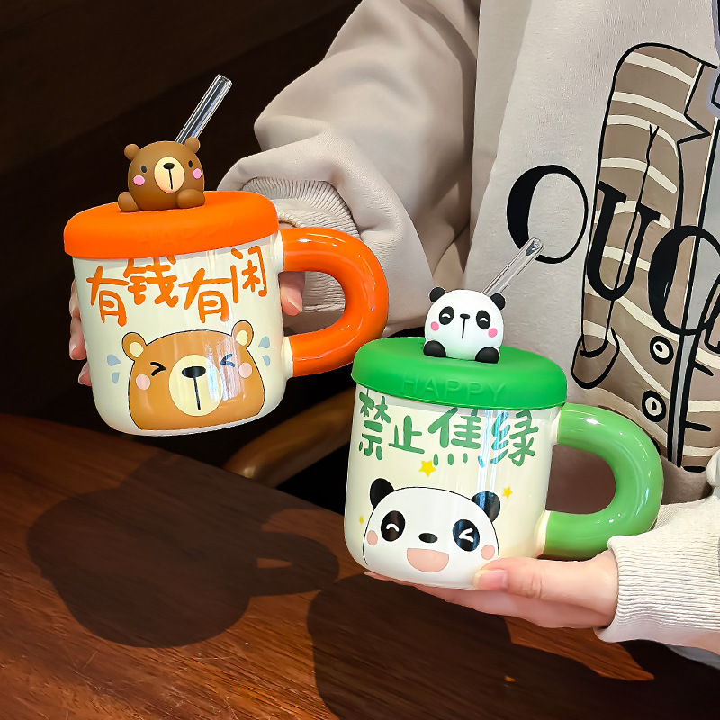 陶磁器のかわいい熊のコップのストローカップの蓋付きストロー付き学生寮の寝室にはマグカップが必要です。|undefined