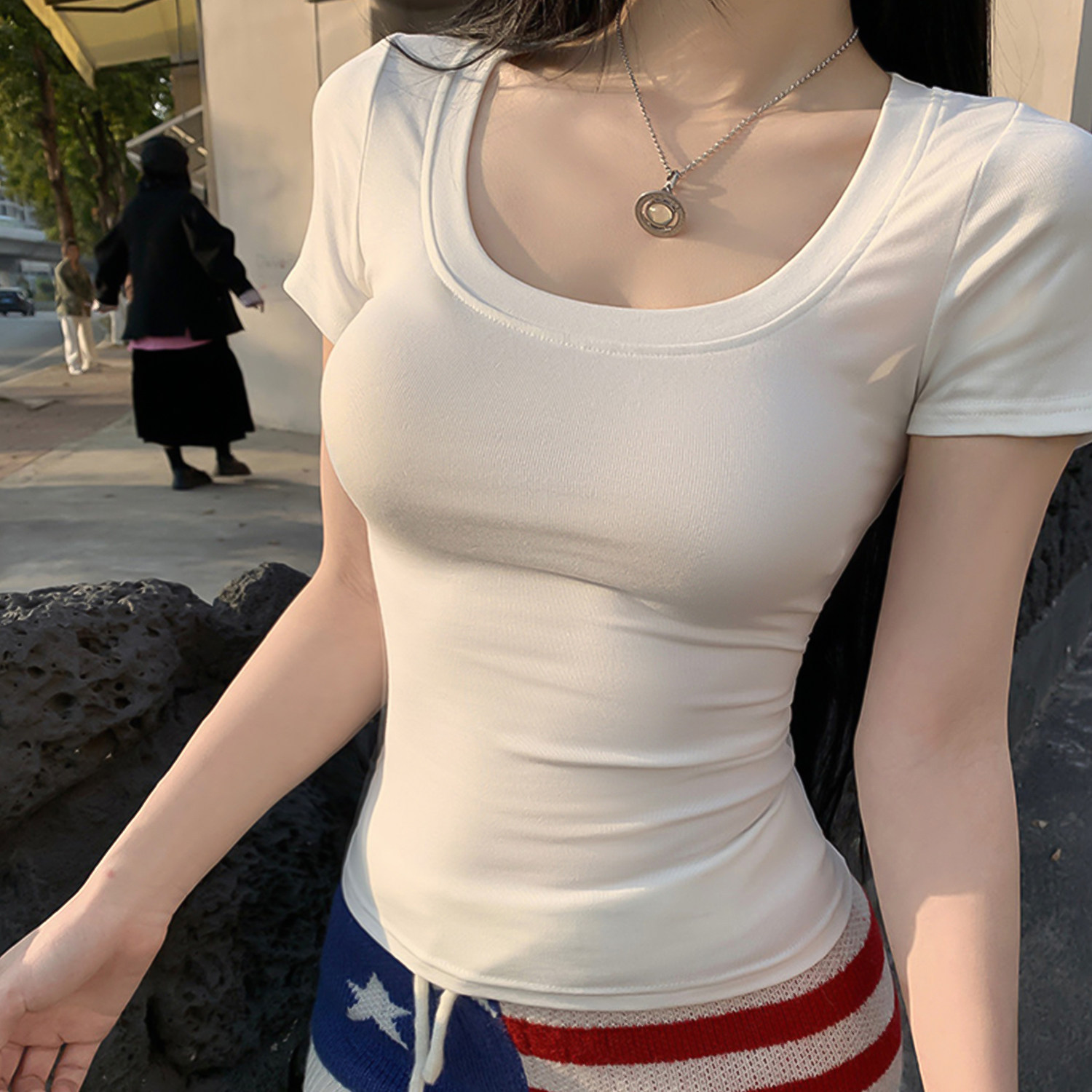 White Short U-Neck Regular Shoulder Short-Sleeve T-Shirt for Women, Summer Basic Slim-Fit Solid Color Trendy Top