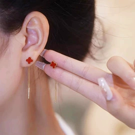 耳钉;耳环;耳钩