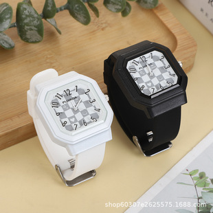 С���OӋʯӢ���ϰ��W�������ߕr��׼�o�����ر��P�o���r�г���
