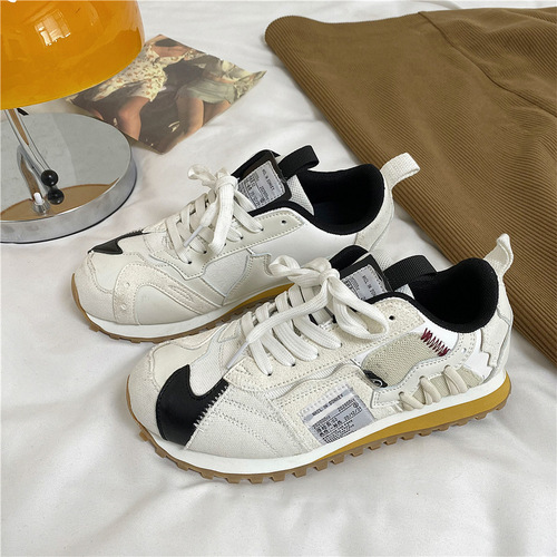  spring new thick-soled sneakers for female students, casual street photography, retro ins trend, lightweight running sneakers