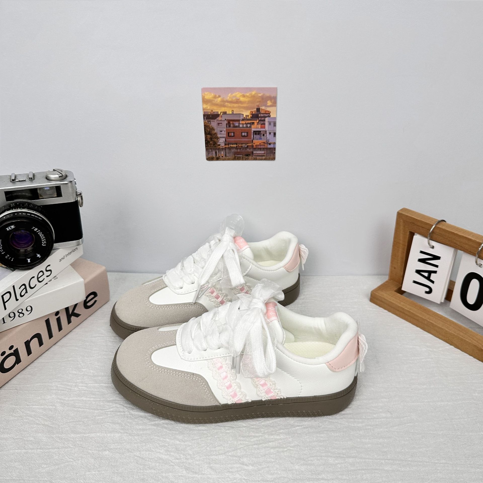 Zapatos de entrenamiento alemanes de suela gruesa de onda lejana para mujer 2025 primavera nuevo clásico retro Forrest Gump zapatillas de costura de encaje