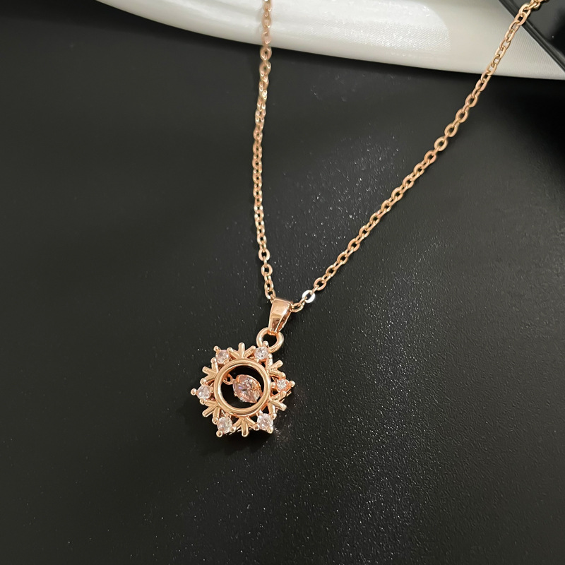 Fashion Cute Snowflake Pendant Titanium Steel Clavicle Chain Necklace Female display picture 3