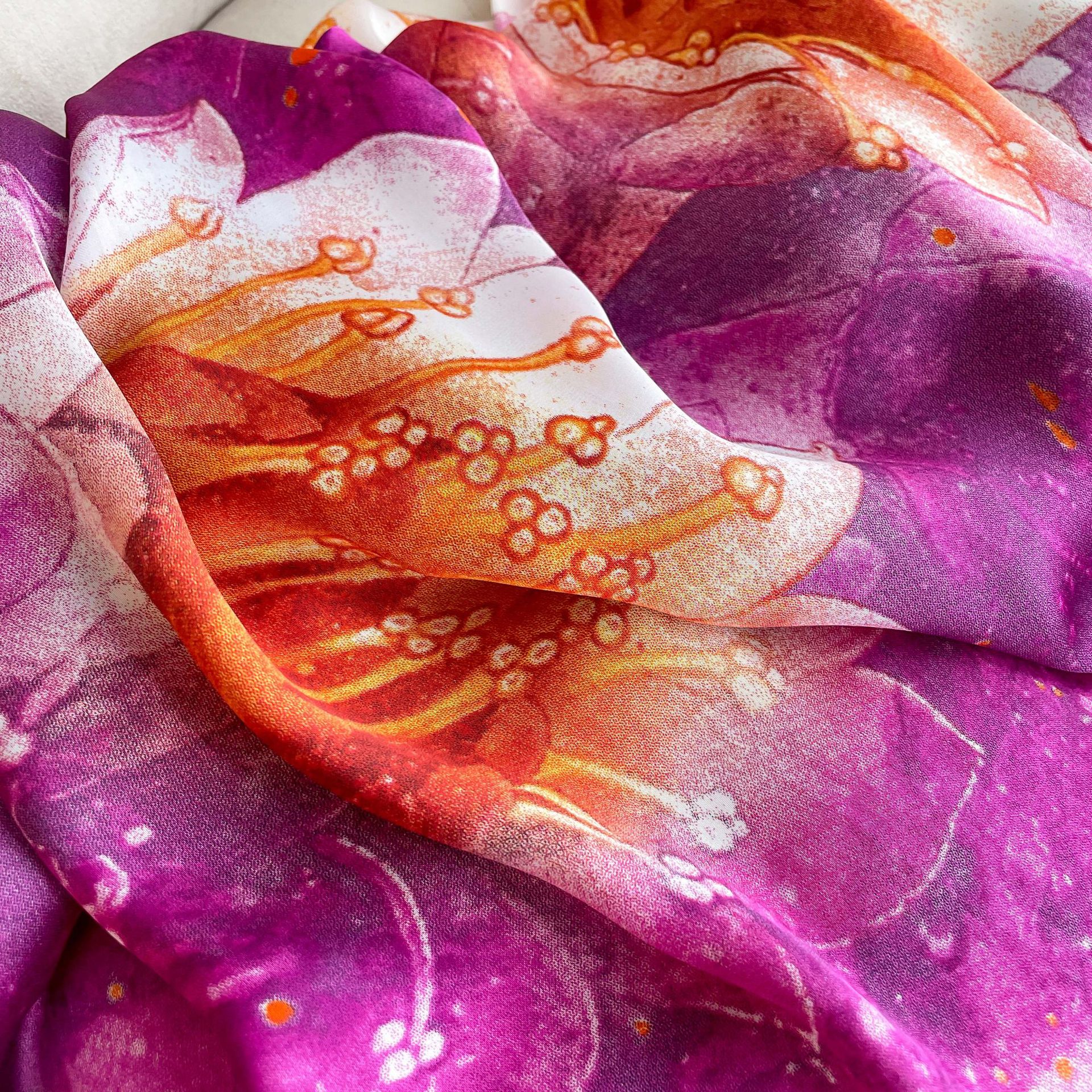 Nuova sciarpa di seta da donna primavera/estate versione coreana moda e stile elegante scialle sciarpa di seta di simulazione a doppio scopo_voghion.com