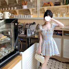 甜妹多巴胺少女公式甜美方领格子抽褶花苞蓬蓬显瘦连衣裙收腰夏季