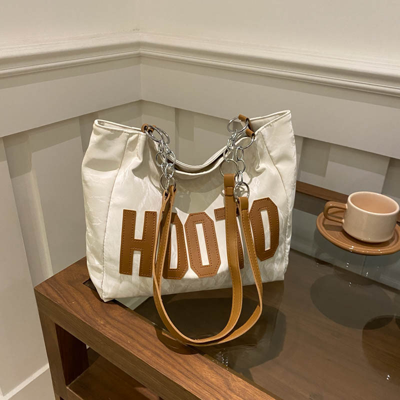 Bolsos casuales de gran capacidad para viajeros para damas 2024 nuevo estilo estilo occidental bolso de hombro todo fósforo bolso portátil de alta gama