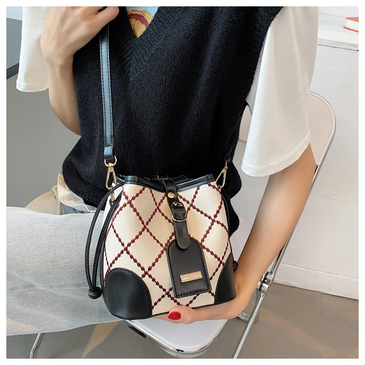 Korean Fashion Checkered Pattern Messenger Bucket Bag display picture 6