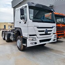 出口非洲豪沃双驱牵引车 371马力6x4半挂拖车头 集装箱运输车拖头