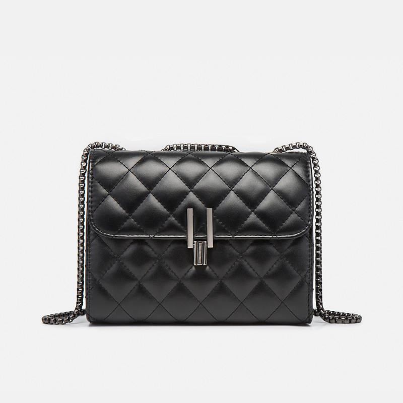 Liten vadderad axelremsväska för damer med kedja_voghion.com