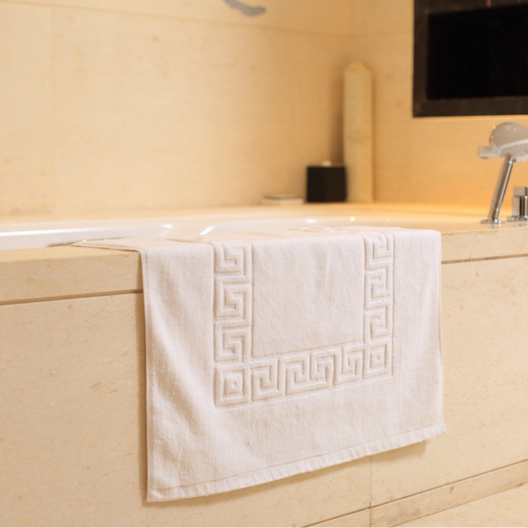 Venta al por mayor Toalla de piso del hotel 32 algodón engrosado blanco antideslizante absorbente hogar Baño piso alfombra toalla personalización