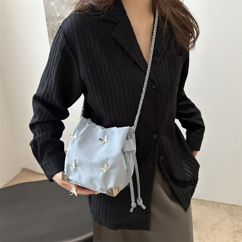 Alta textura mariposa decoración de hombro mochila 2024 verano nuevo nicho de diseño de cadena con bolsas de cubo