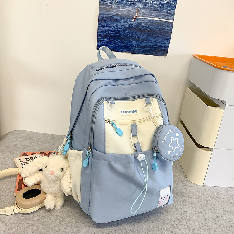 파란색 배낭 + 토끼 펜던트