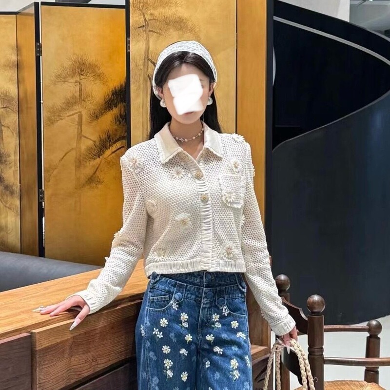 Elegant three-dimensional daisy decorative coat women's 2025 spring new lace crochet hollow sweater top Elegant three-dimensional daisy decorative coat women's 2025 spring new lace crochet hollow sweater top
