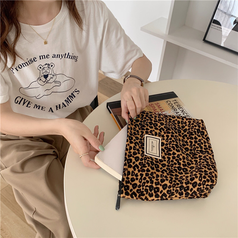 Women's Canvas Leopard Vintage Style Square Zipper Cosmetic Bag Wash Bag display picture 5