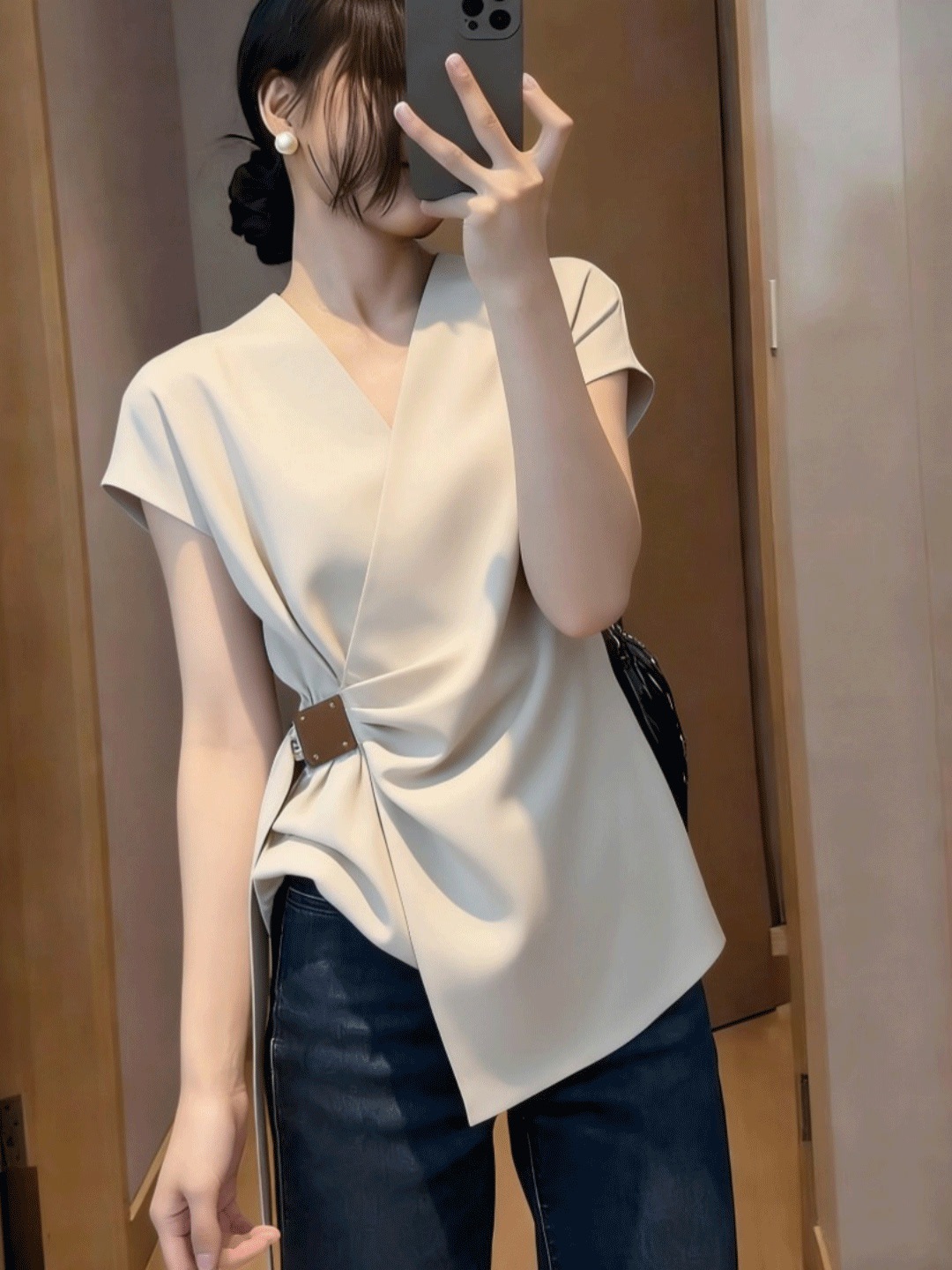 Áo thun nữ cổ chữ V tay ngắn kiểu Pháp, thiết kế eo thon không đối xứng — màu mơ