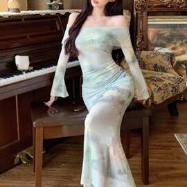 法式温婉一字肩印花长袖连衣裙性感优雅气质露肩修身包臀高级长裙