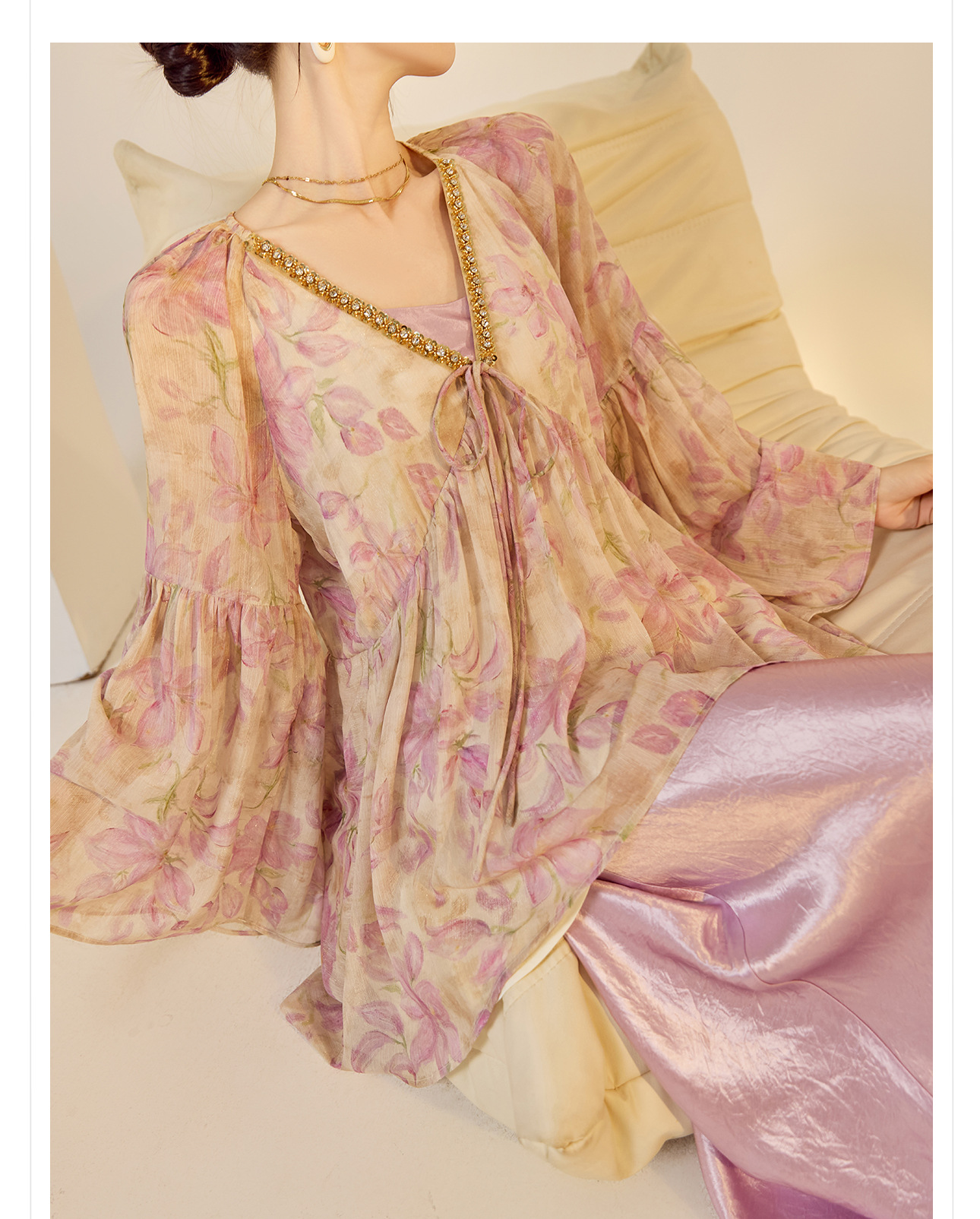 Áo kiểu nữ cổ V tay lồng đèn chất liệu chiffon phong cách Trung Hoa đính đá — màu tím nhạt chi tiết 2