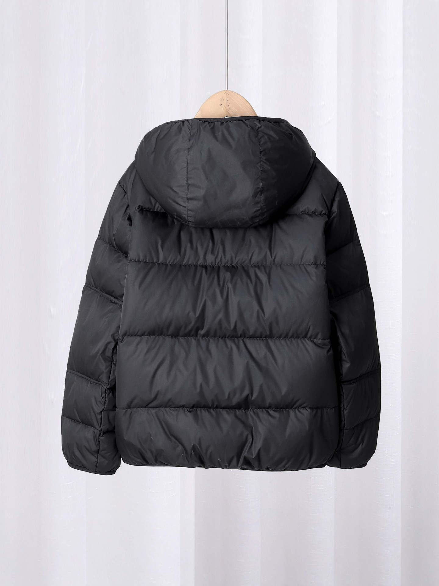 Chaqueta de plumón de alta calidad en vivo para hombres y mujeres de otoño y invierno de tendencia suelta para padres e hijos con chaqueta cálida para el cabello